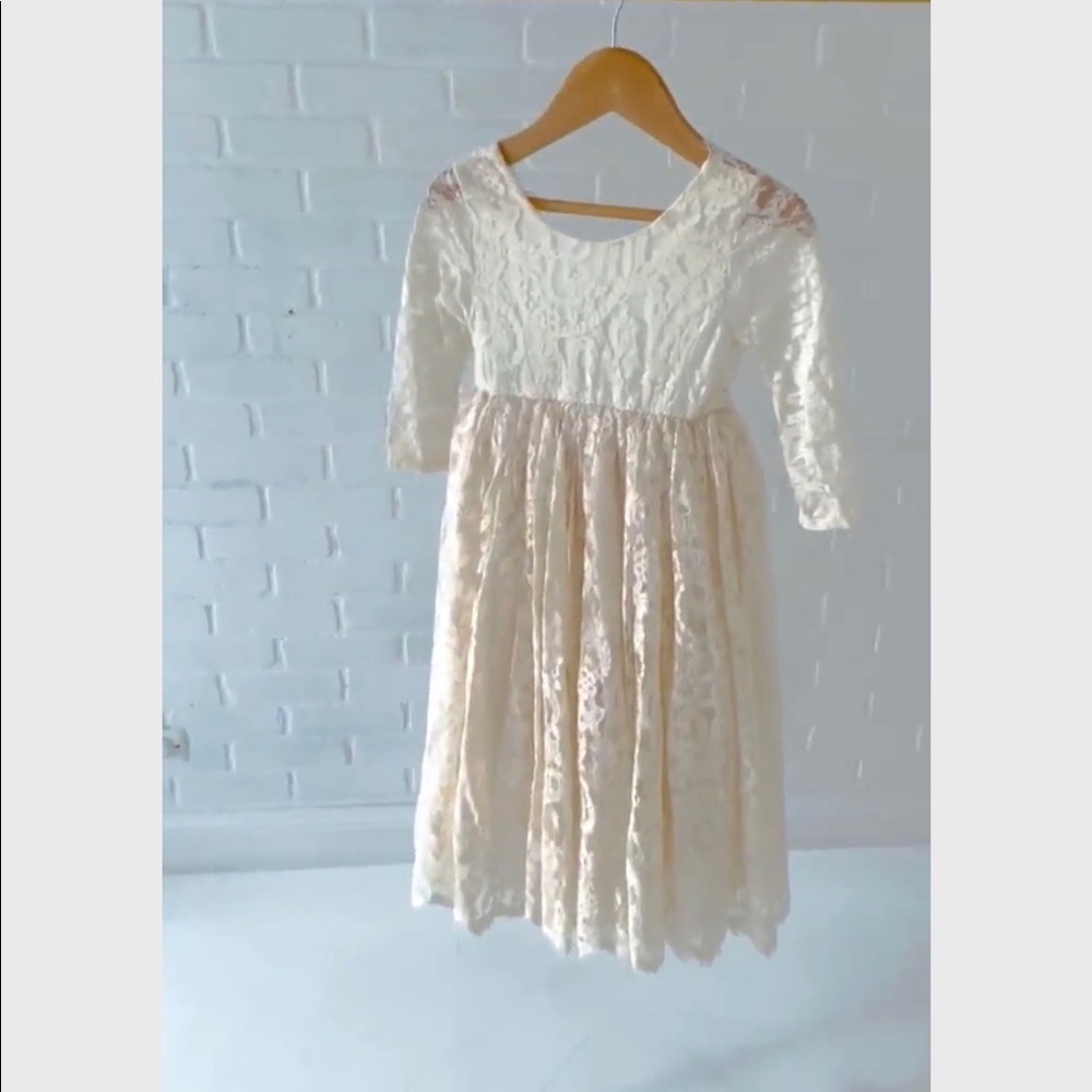 Toddlers T2 flower girl dress! In great condition, only worn once!